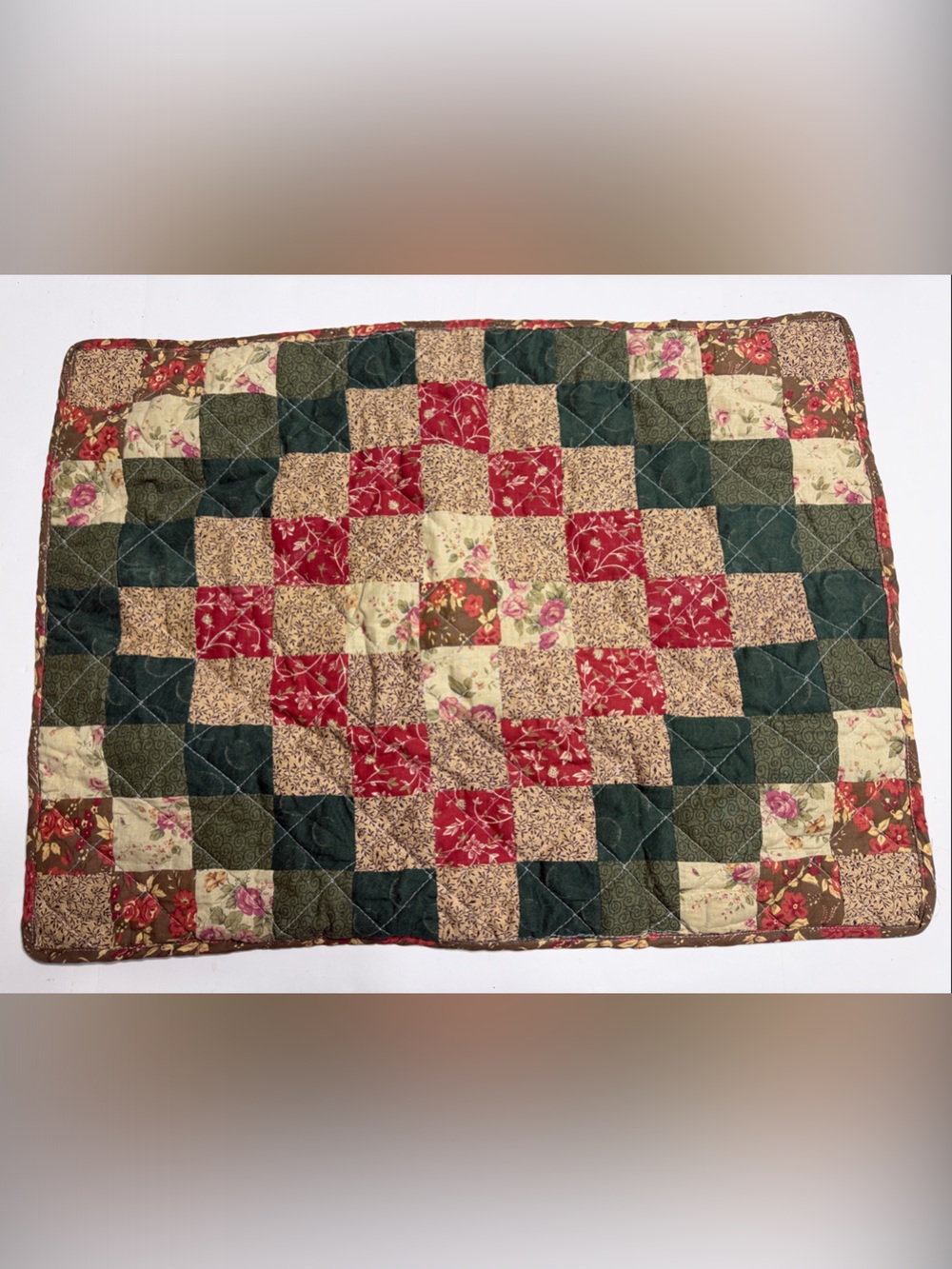 Patchwork Quilted Pillow Top Pillowcase - Red, Green, Cream